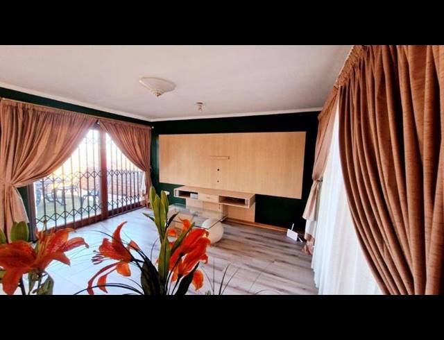 3 BEDROOM TOWNHOUSE FOR SALE IN BASSONIA